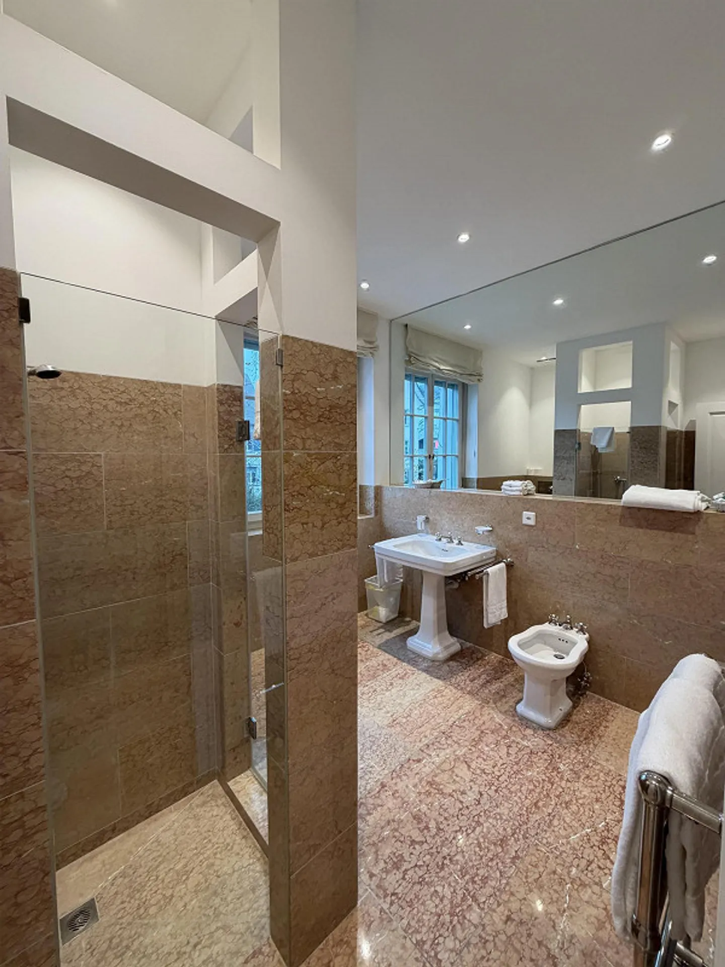 Luxury Apartment in Zurich - Photo 5 of 12