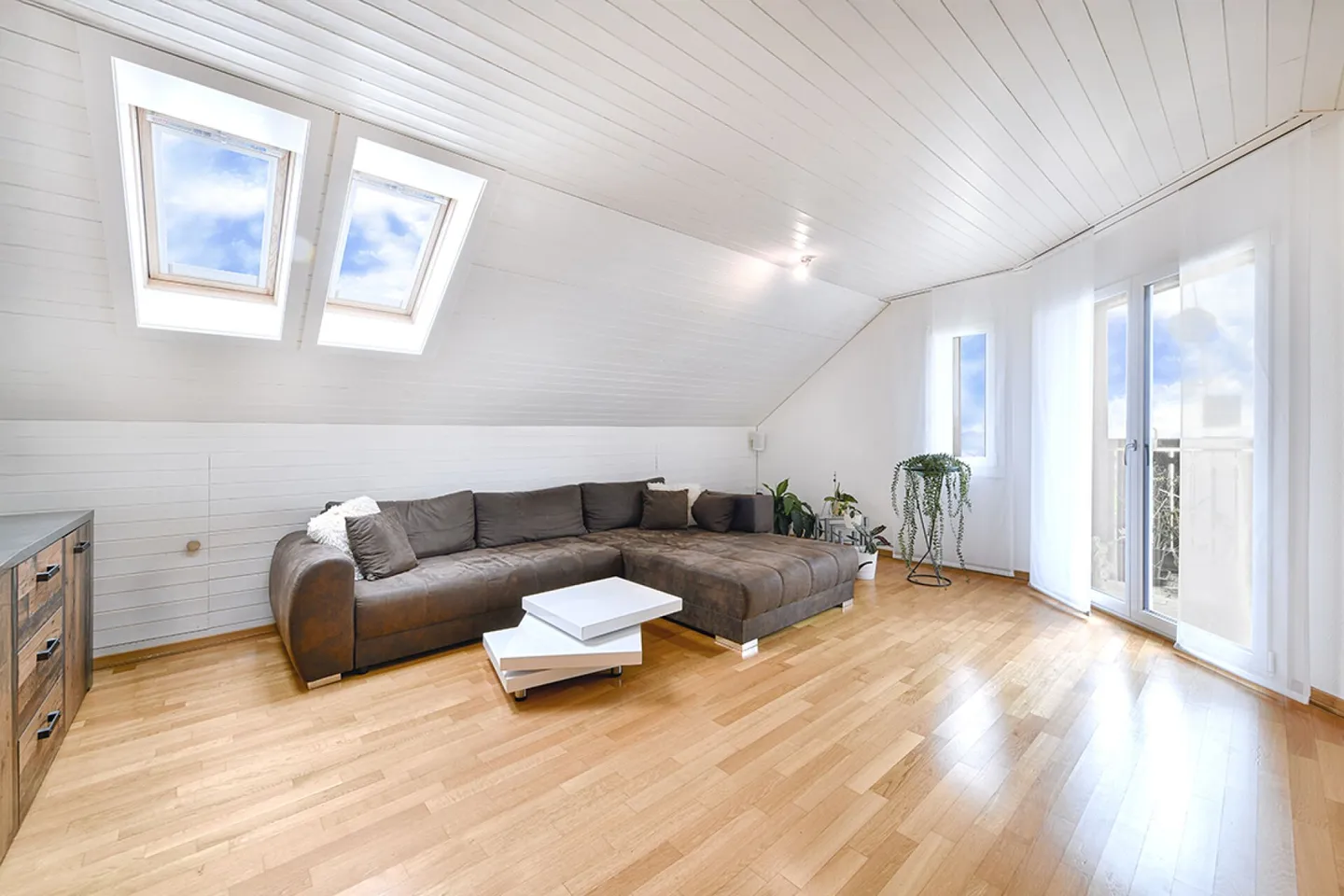 Accogliente appartamento mansardato di 3,5 stanze con balcone - Foto 1 di 9