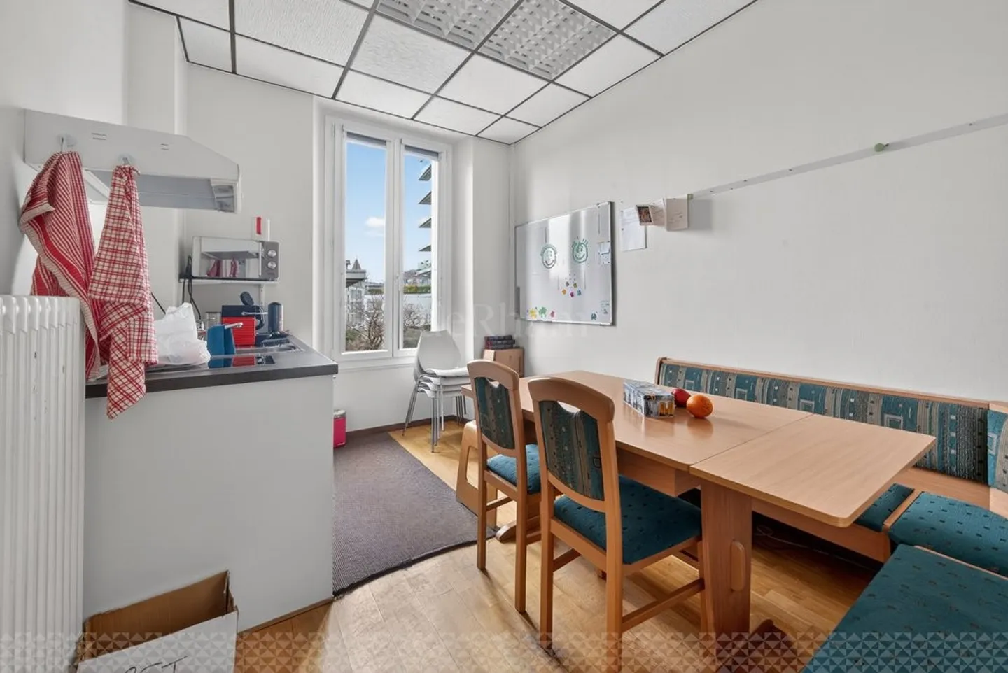 Administrative area of approximately 196 m2 - Just steps from the lake - Photo 9 of 12