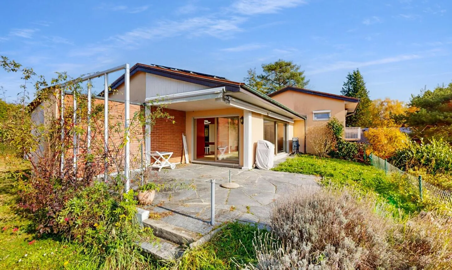 Fascino senza tempo e comfort moderno con vista sul lago! - Foto 3 di 11