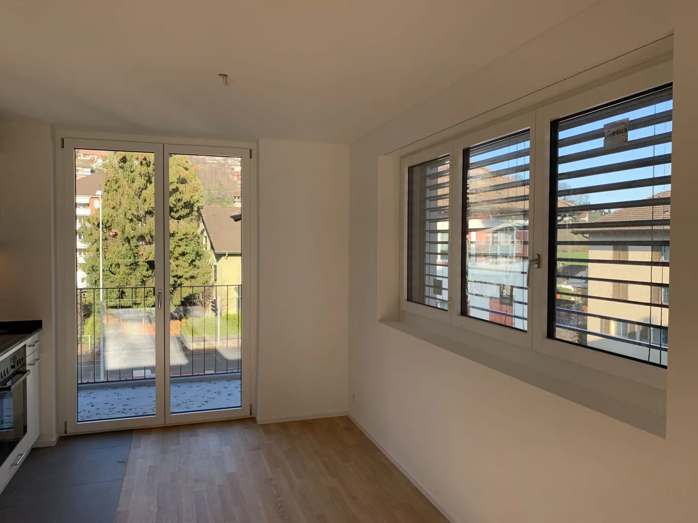 Modern 2.5-room apartment in the center of Kriens - Photo 2 of 9