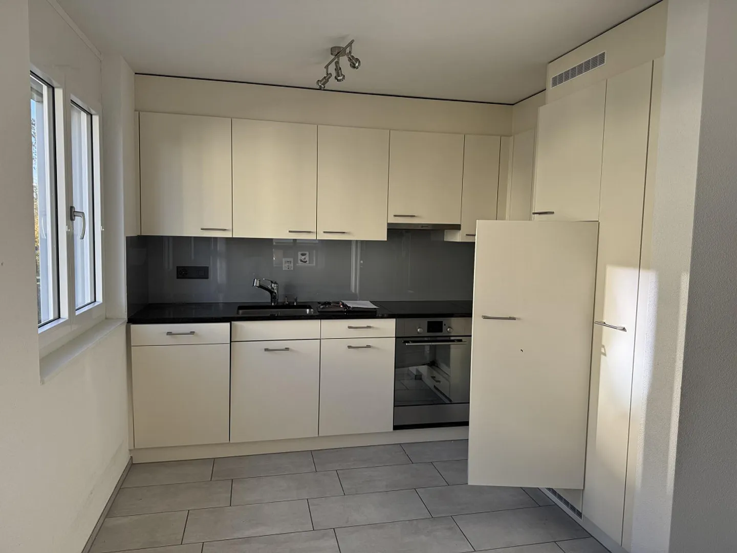 Modern 2.5-room apartment with good connections - Photo 2 of 6