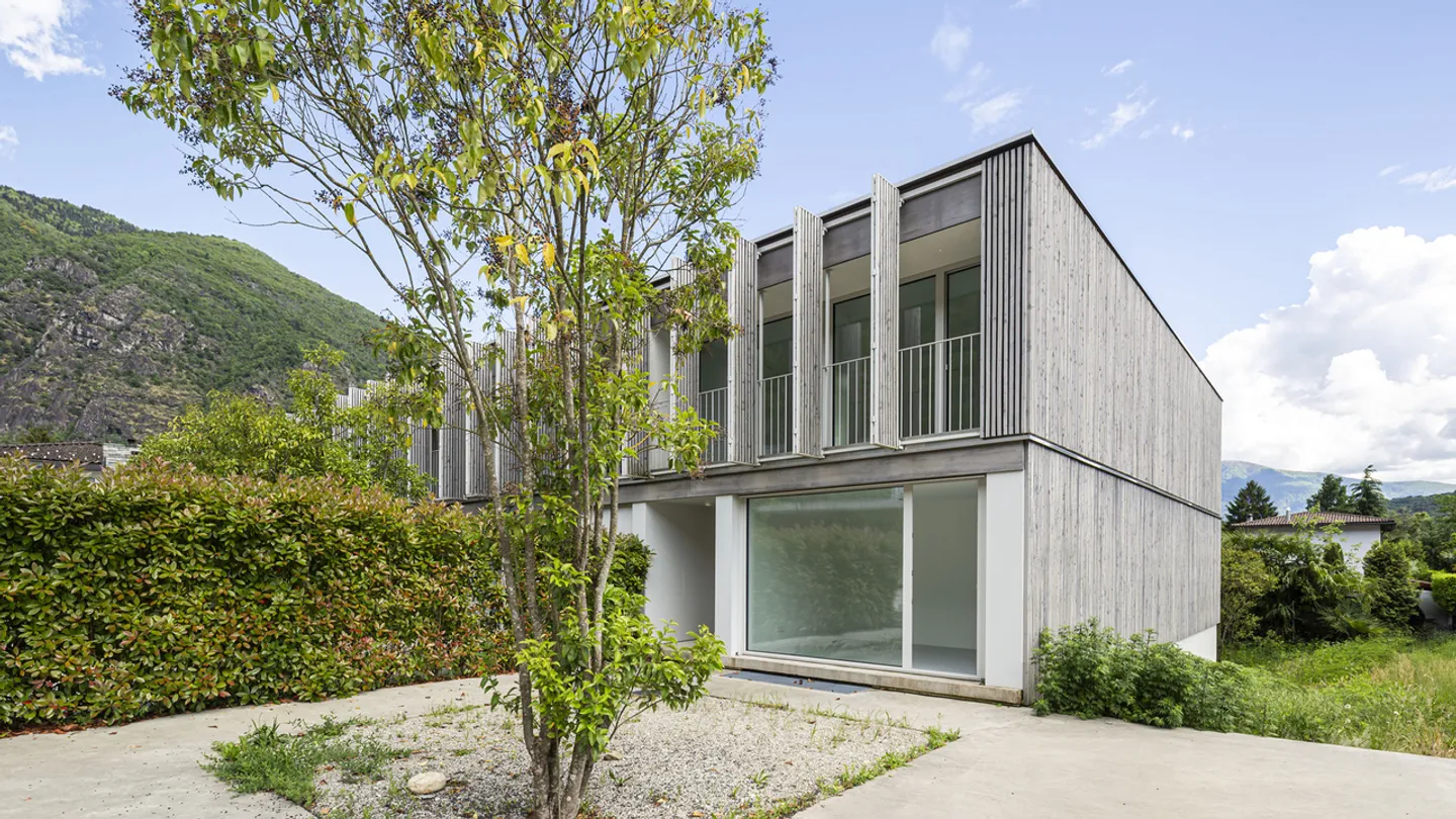 Casa a schiera contemporanea a Tegna - Foto 2 di 5