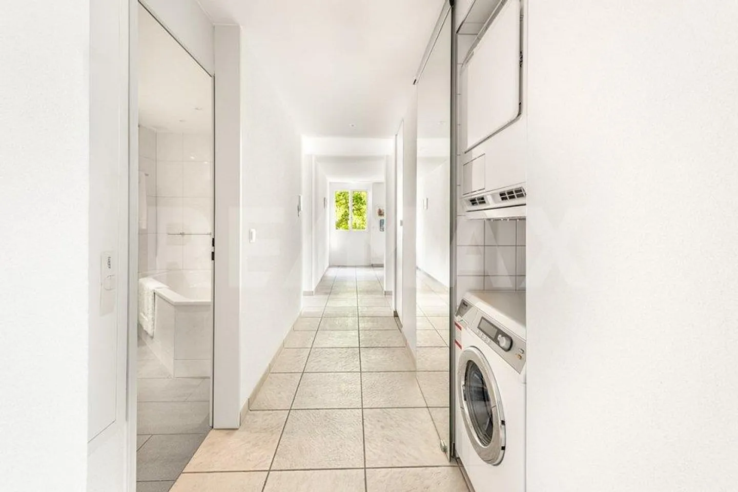 Attractive 4½-room apartment in the heart of Horw - Photo 2 of 13