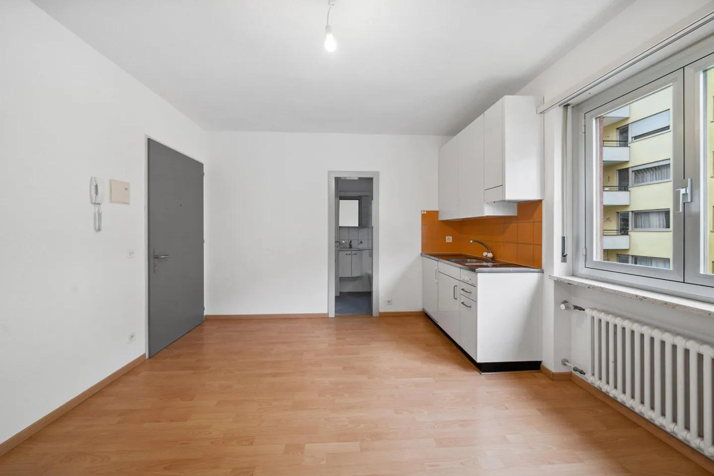 Monolocale soleggiato in zona tranquilla - Foto 3 di 8