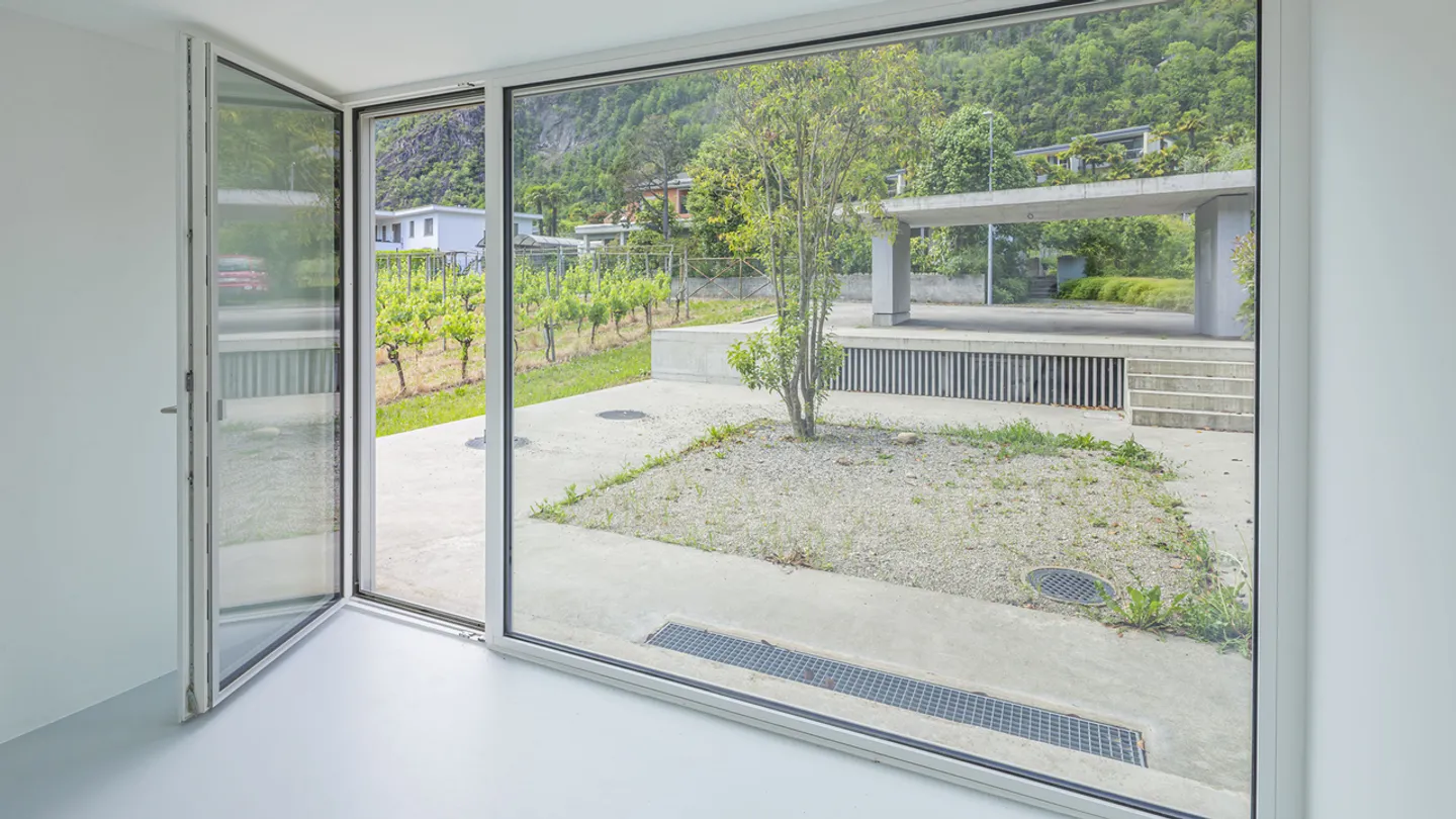 Casa a schiera contemporanea a Tegna - Foto 3 di 5