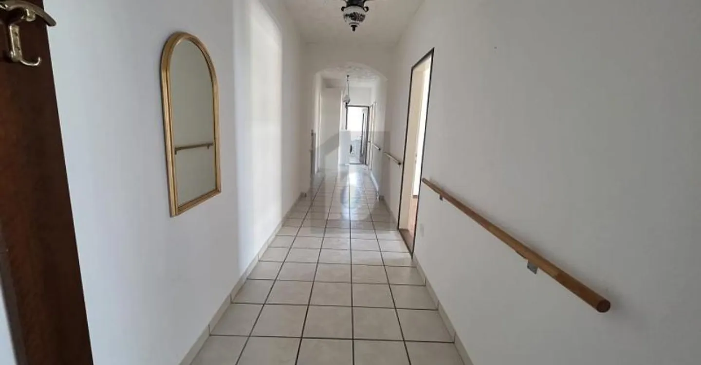 SPACIOUS AND SUNNY IN A CENTRAL LOCATION - Photo 4 of 6