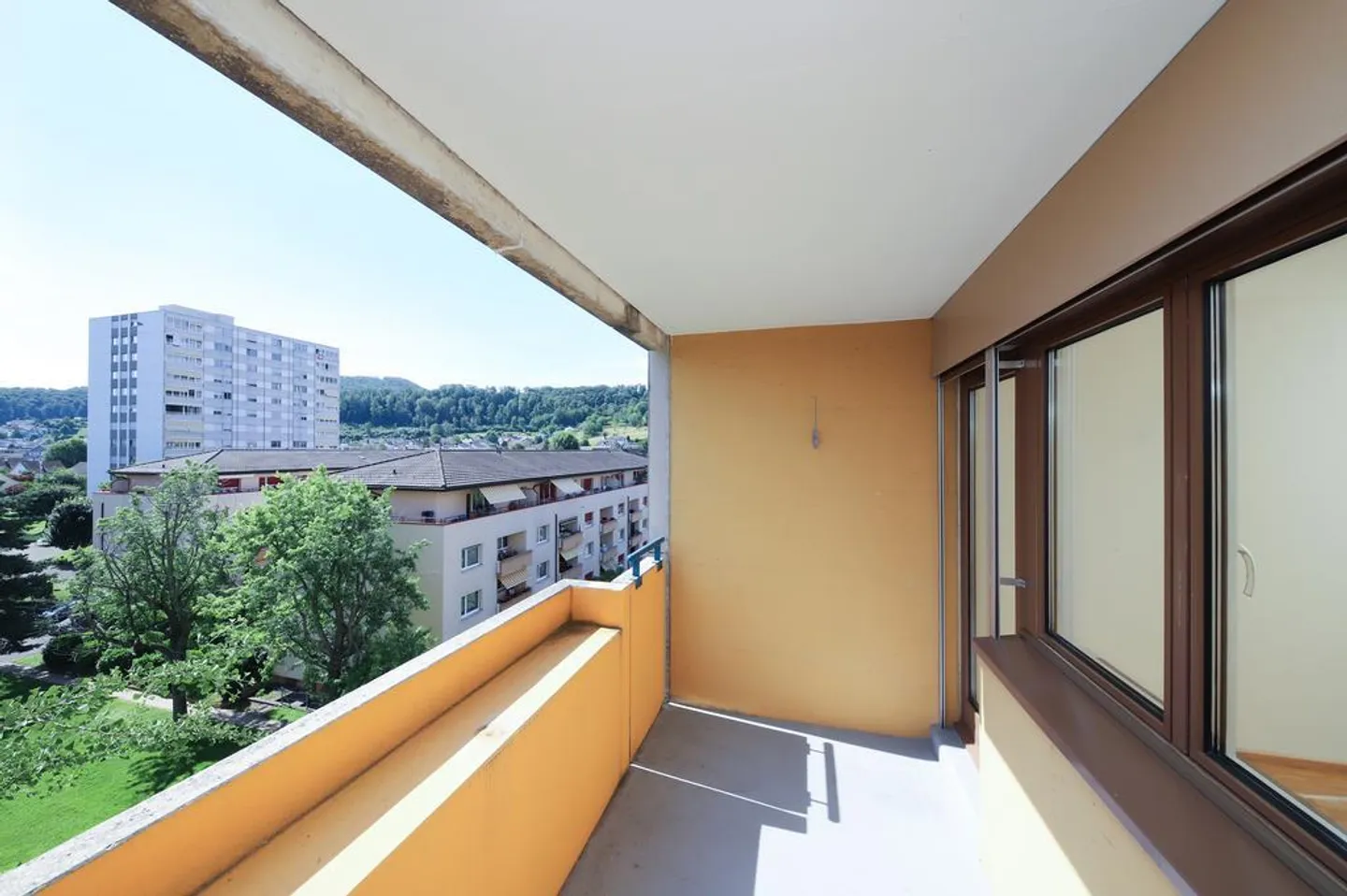 Bright & Cozy 2.5 Room Apartment with 2 Balconies - Photo 5 of 6