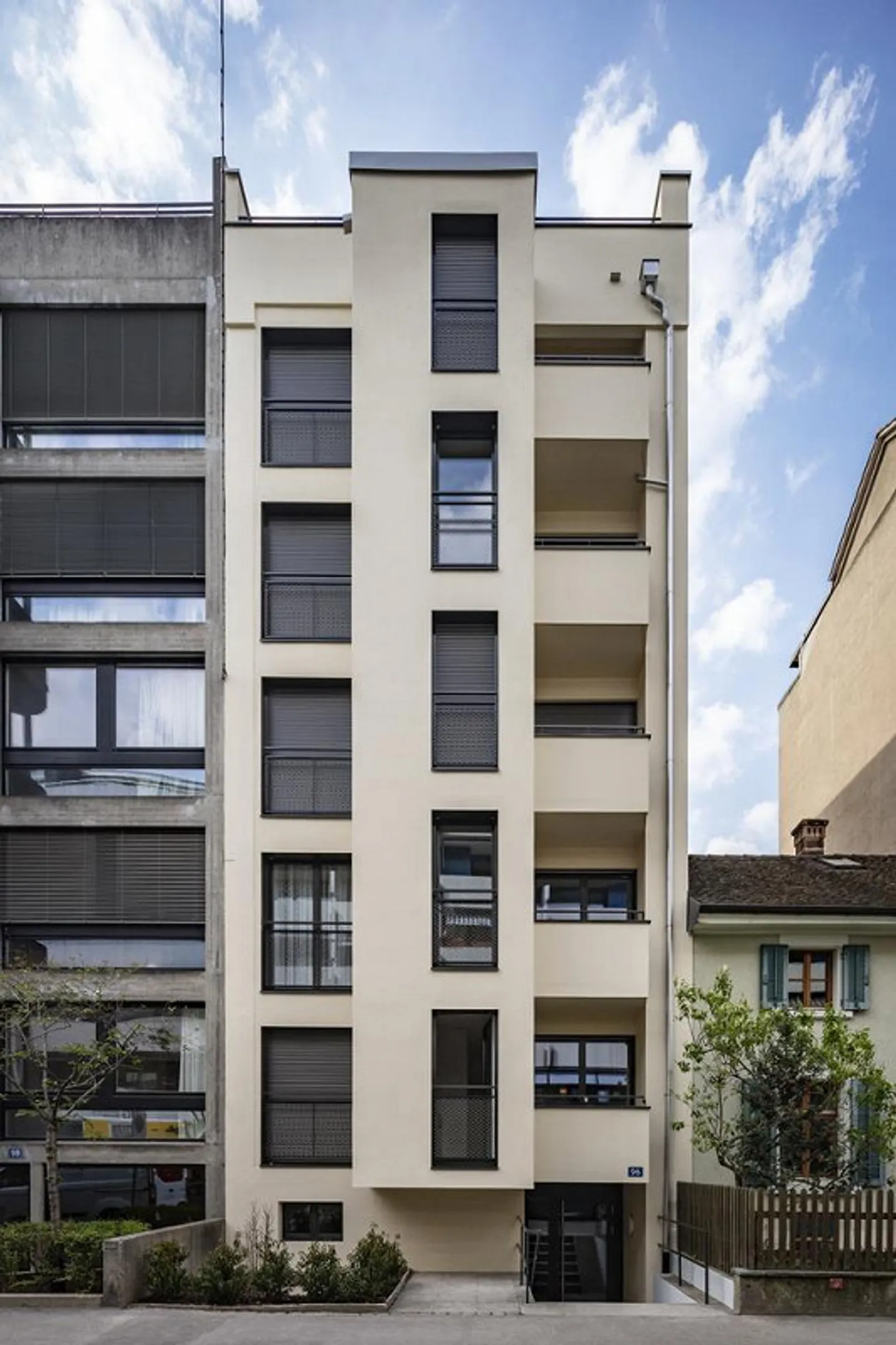 Beautifully renovated 2.5 room apartment for rent - Photo 1 of 3