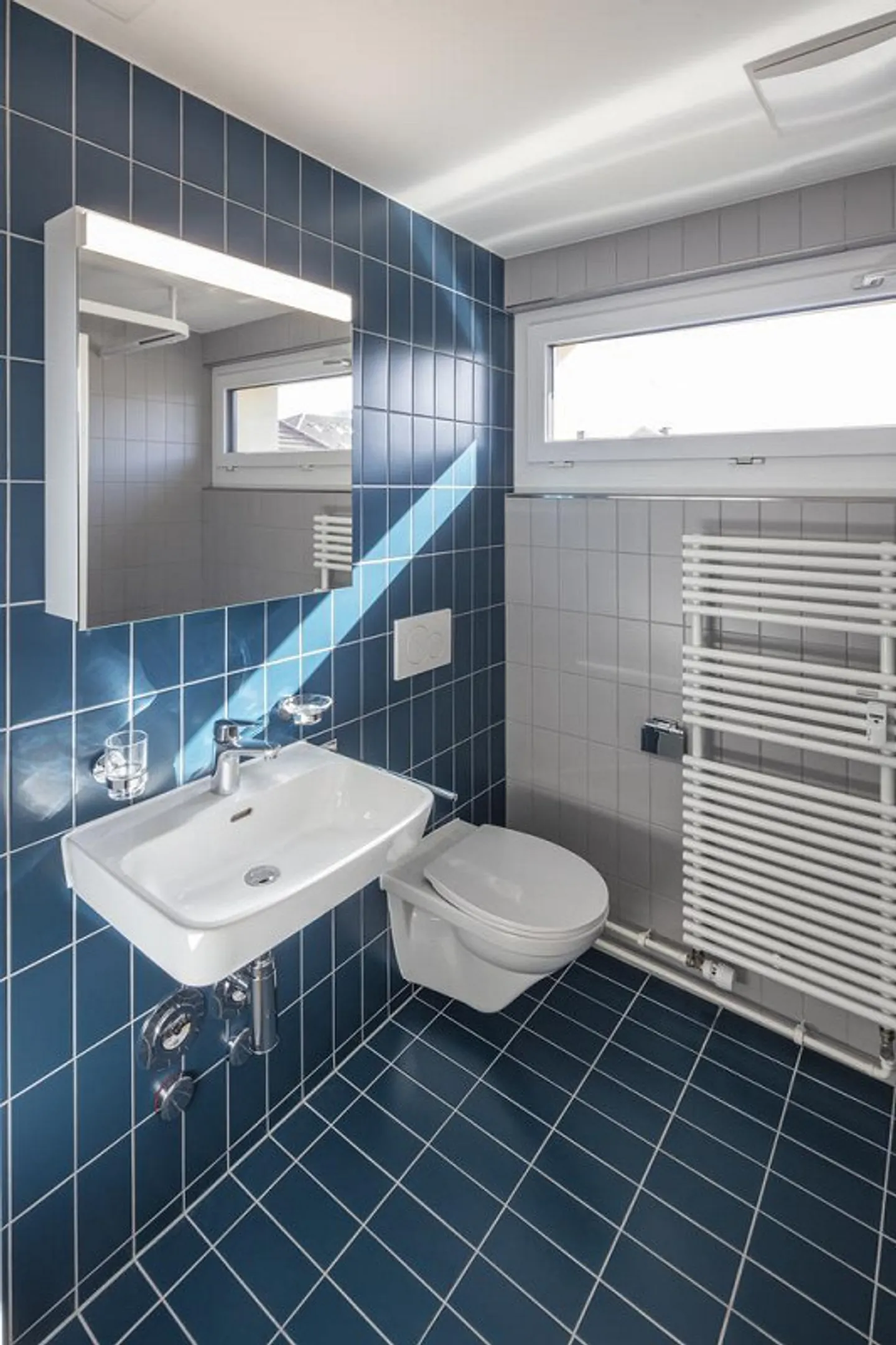 Beautifully renovated 2.5 room apartment for rent - Photo 3 of 3