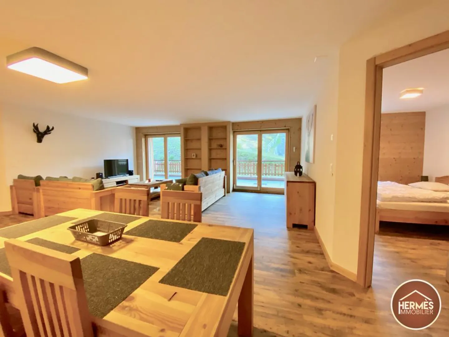 Stunning Ski-in & Ski-out Apartment on the Slopes of Veysonnaz - Photo 1 of 13