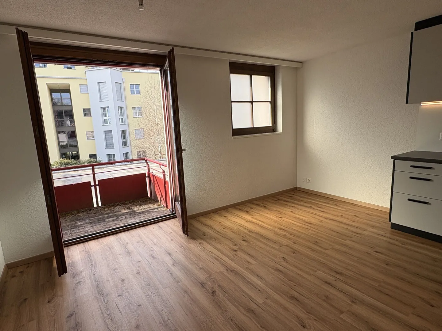 Renovated, partially furnished 1-room apartment - Photo 3 of 6