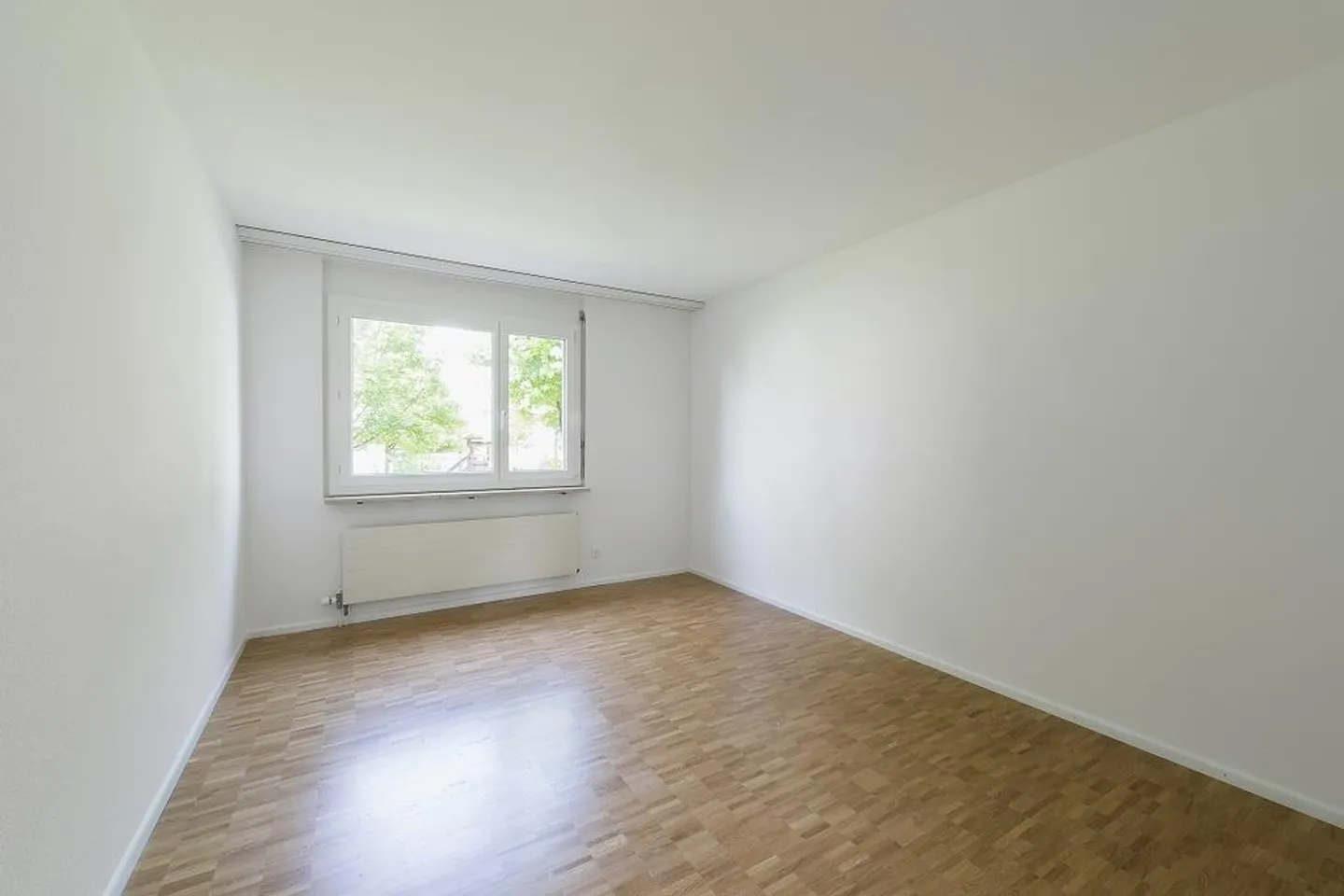 Appartamento luminoso e spazioso con 4 camere - Foto 4 di 7