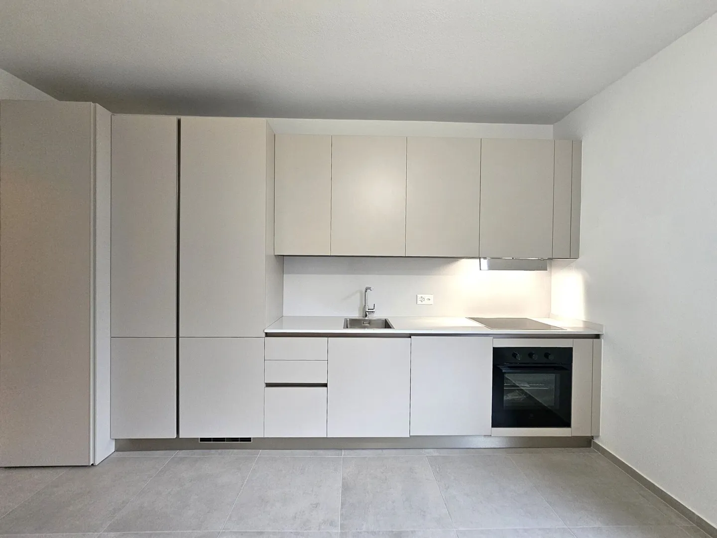 Renovated 2.5 Rooms with Balcony - Photo 1 of 4