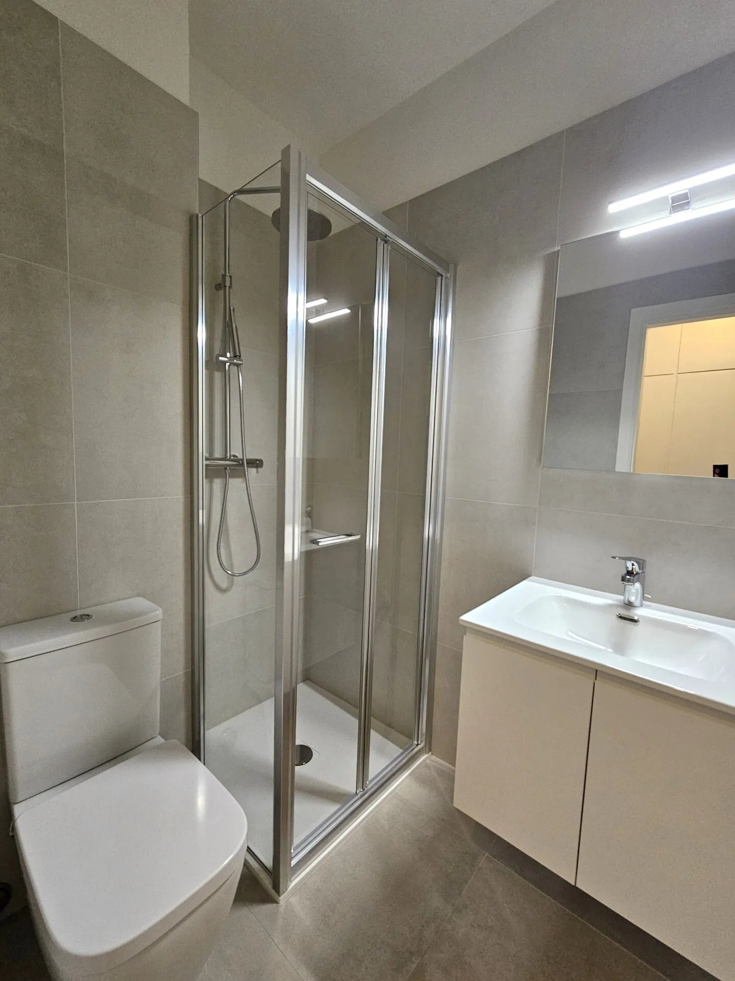 Renovated 2.5 Rooms with Balcony - Photo 4 of 4