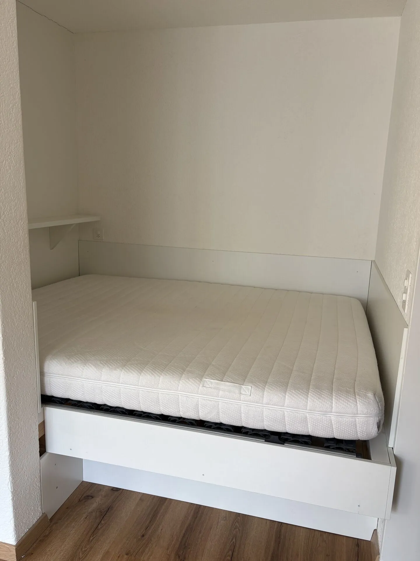 Renovated, partially furnished 1-room apartment - Photo 4 of 6