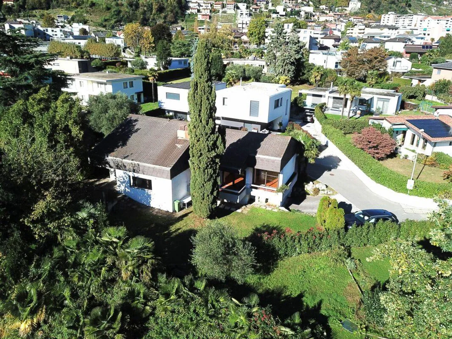 Beautiful single-family villa with large garden in Sementina - Foto 3 di 11