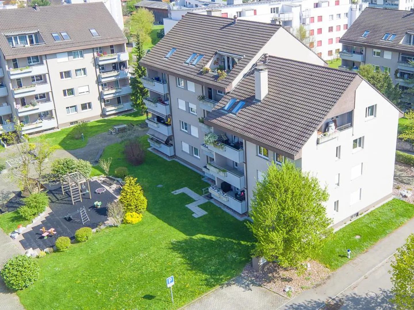 Appartamento luminoso e spazioso con 4 camere - Foto 7 di 7