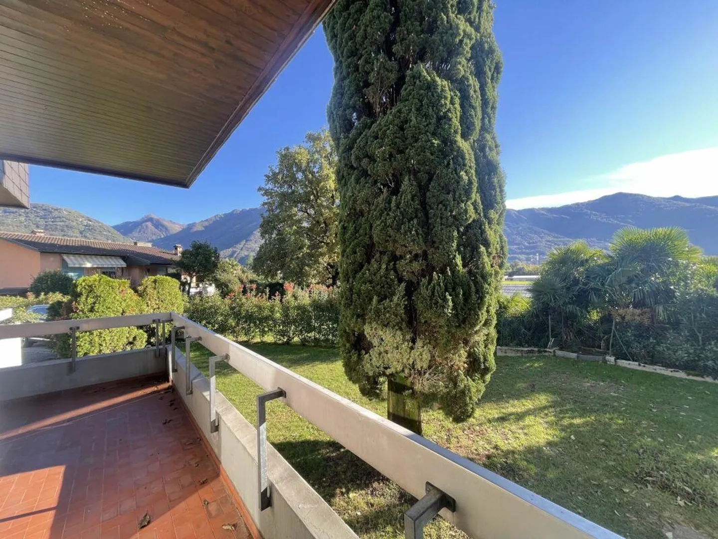 Beautiful single-family villa with large garden in Sementina - Foto 4 di 11