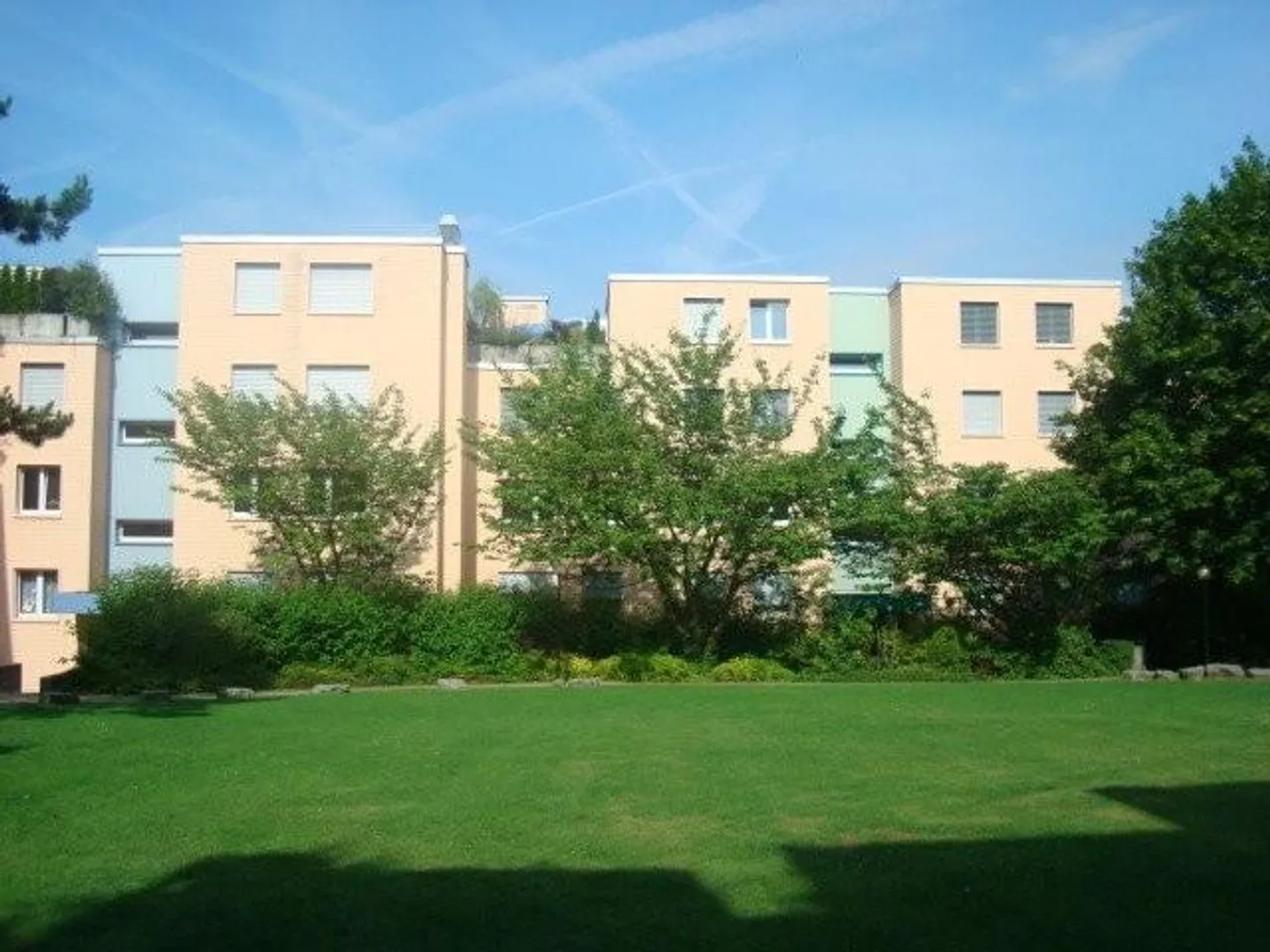 Living Oasis in Buchs ZH - Photo 1 of 7