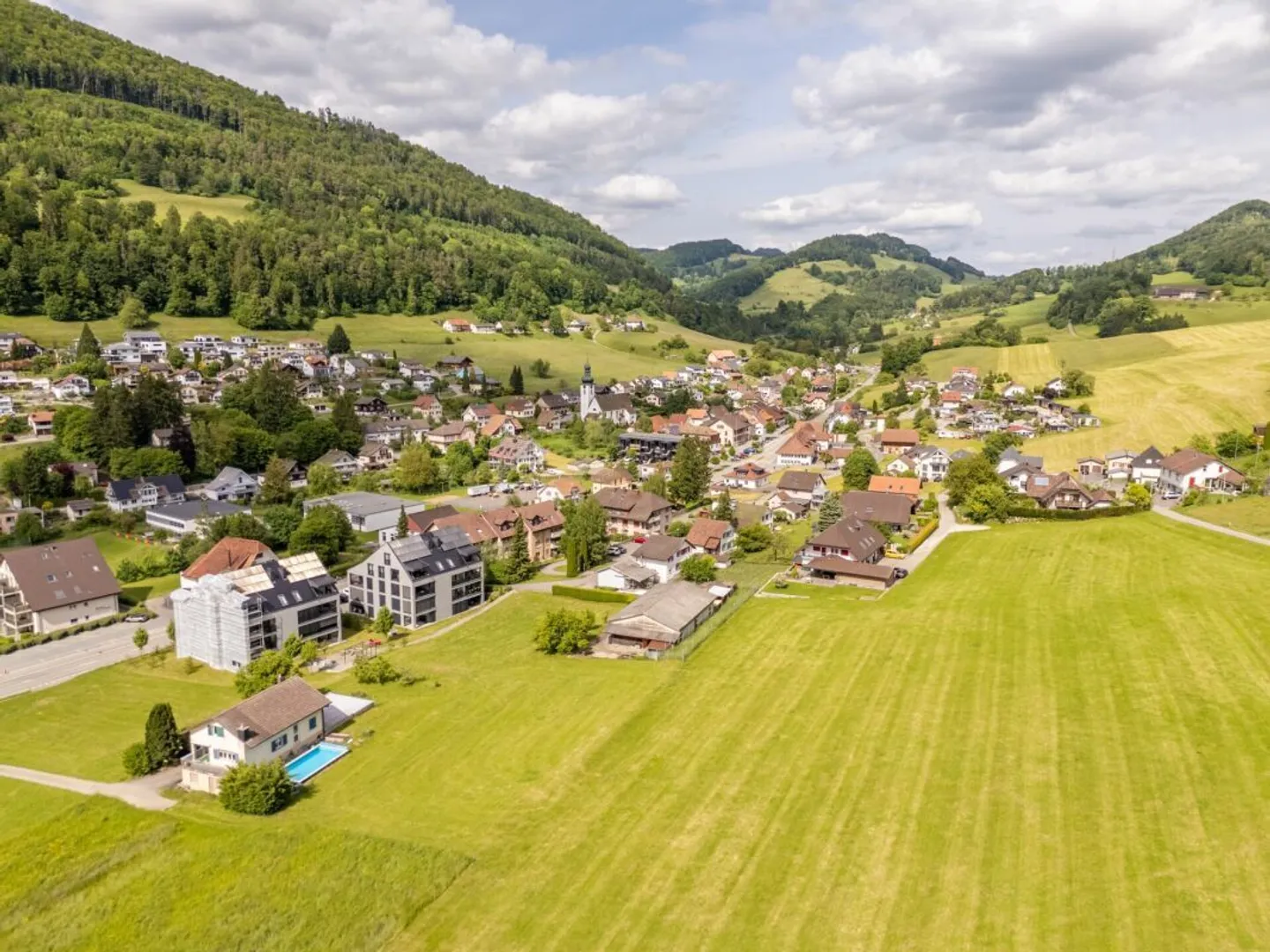Terreno edificabile di 1'943 m² in una posizione soleggiata con opzioni versatili - Foto 2 di 22