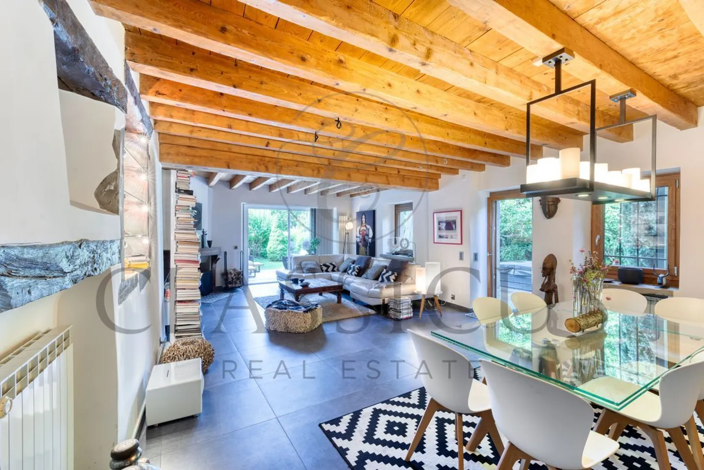 Maison de caractère XVIIIe - 330 m², jardin arboré &amp; terrasse jacuzzi à Aire-la-Ville - Photo 2 sur 13