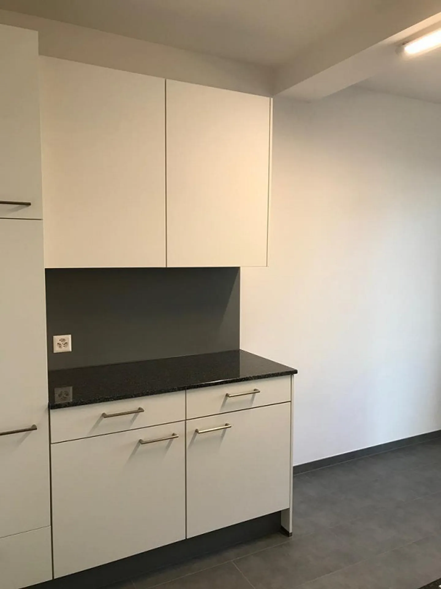 Attractive apartment with spacious living kitchen - Photo 4 of 5