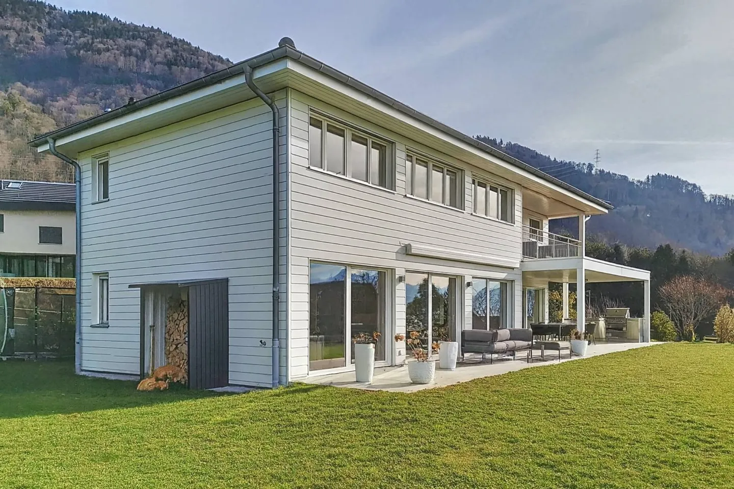 Belle propriété individuelle avec vue sur le lac et les montagnes - Photo 1 sur 13