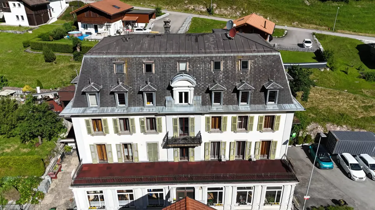 Altes Charakterhotel mit bebaubarem Land? Großes Potenzial zur Verbesserung - Foto 2 von 13