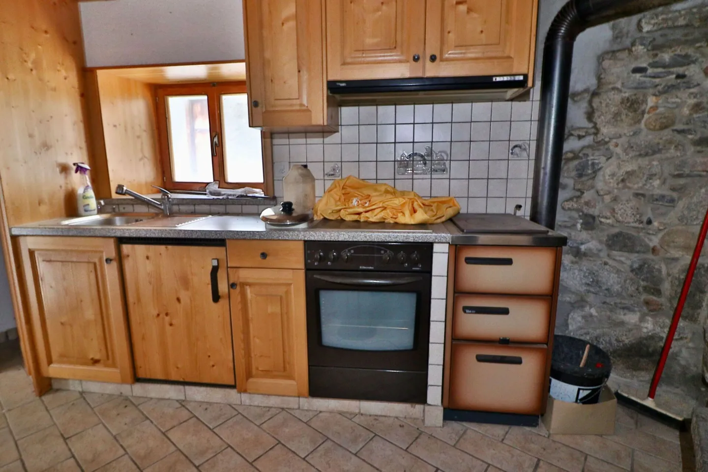 Praz-de-Fort - Beautiful village house for renovation, in the heart of the village. - Photo 2 of 25