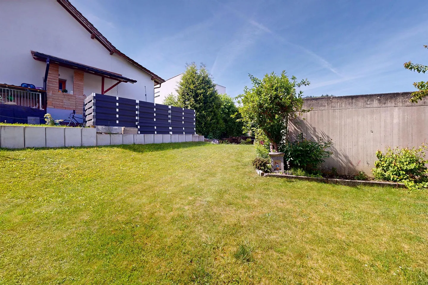 With Generous Garden - Photo 2 of 14