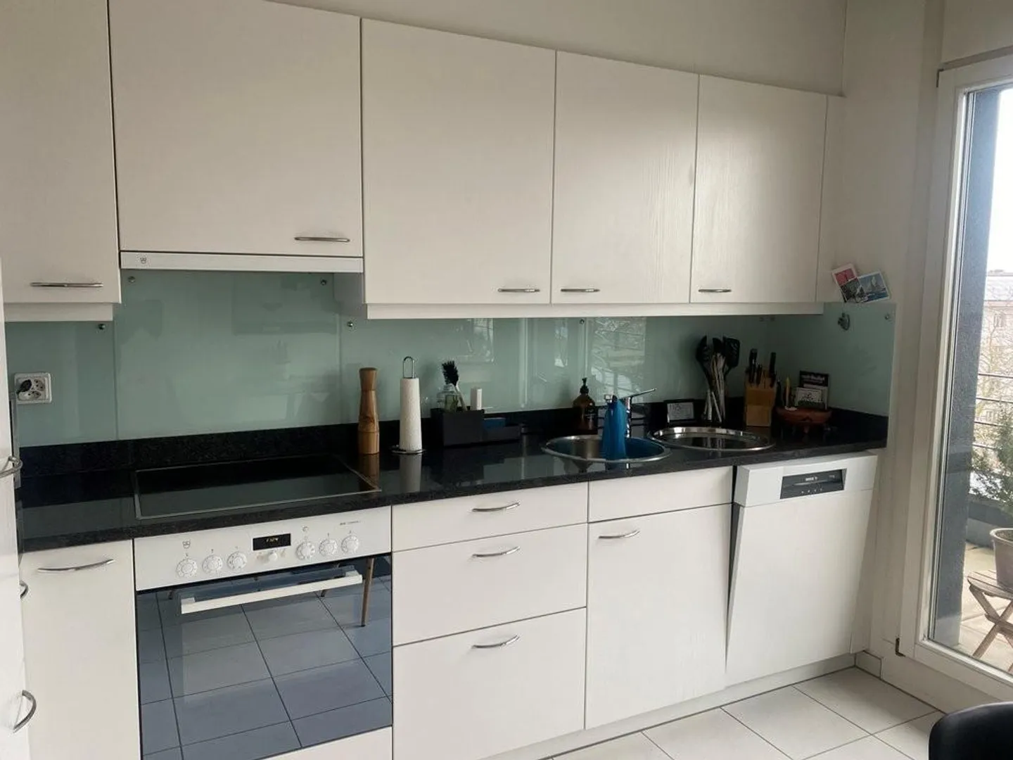 Appartement moderne de 4,5 pièces avec deux balcons - Photo 3 sur 12