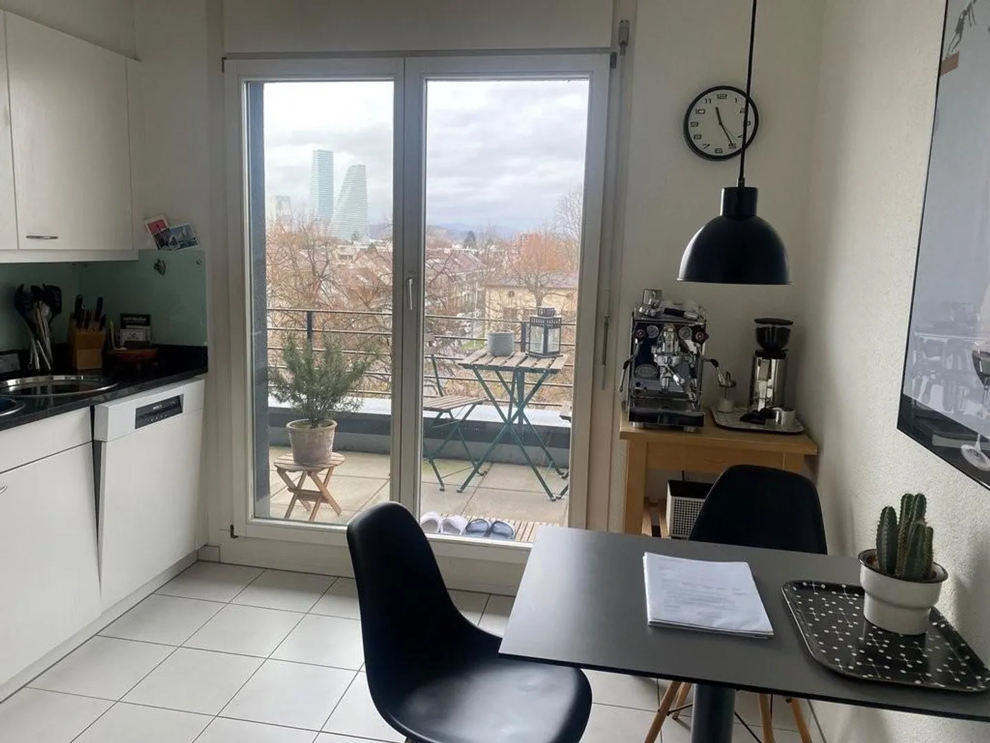 Appartement moderne de 4,5 pièces avec deux balcons - Photo 4 sur 12