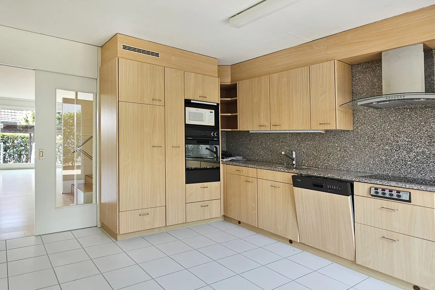 Casa a schiera in un quartiere residenziale adatto alle famiglie - Foto 3 di 12