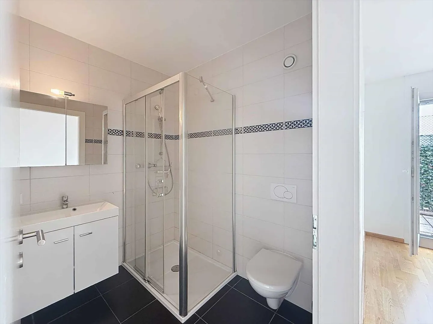 Bright 6-room penthouse with 90 m² terrace - Photo 5 of 8