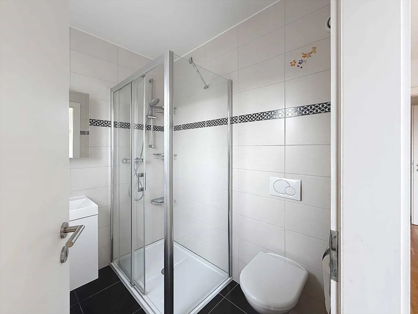 Bright 6-room penthouse with 90 m² terrace - Photo 7 of 8