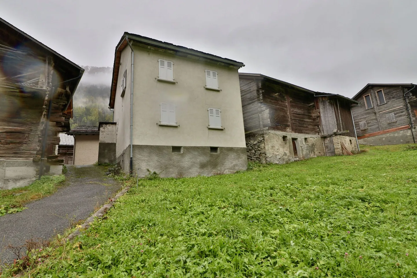 Praz-de-Fort - Beautiful village house for renovation, in the heart of the village. - Photo 20 of 25