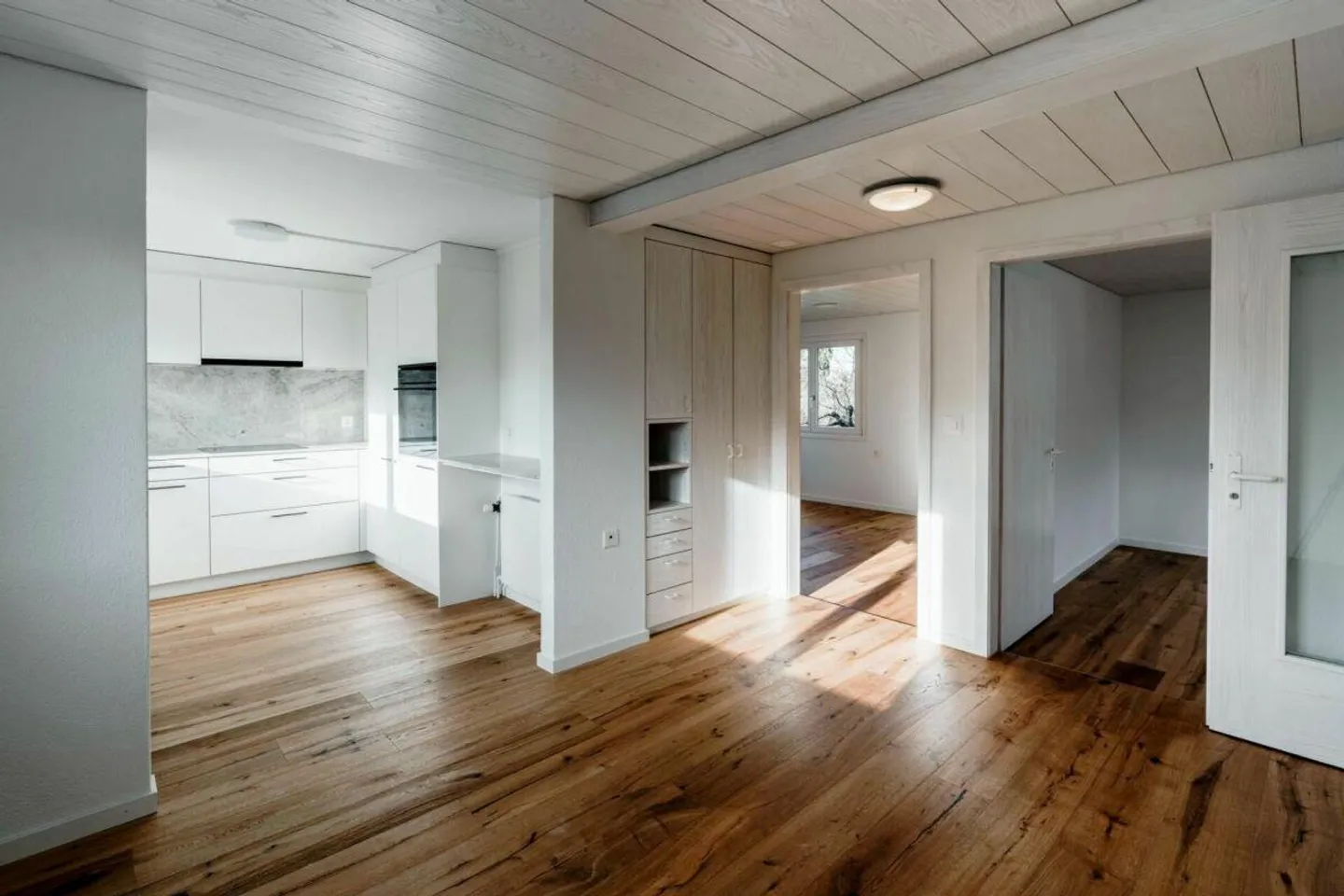 Single-family house with 5.5-room maisonette apartment - Photo 2 of 13