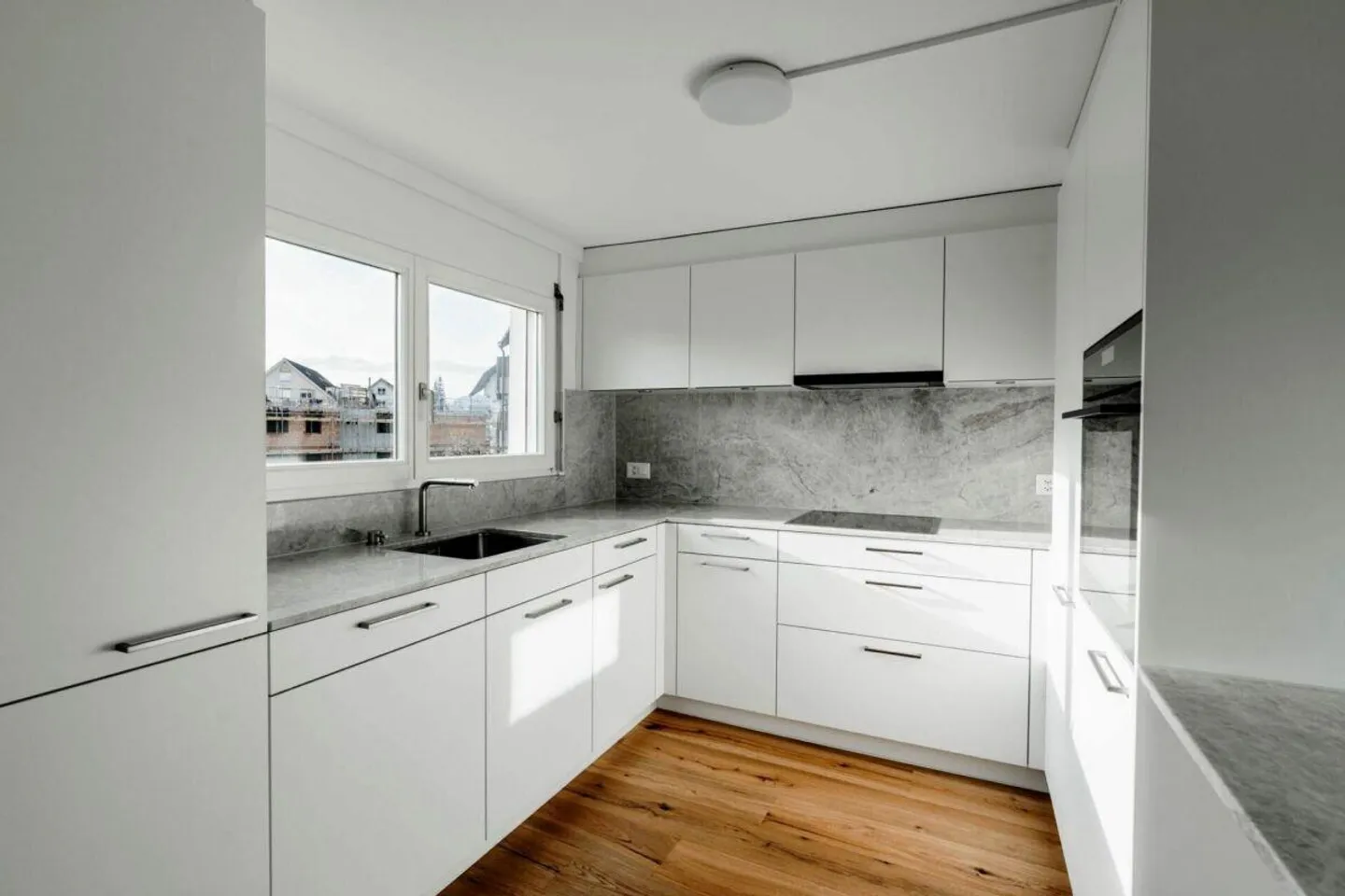 Single-family house with 5.5-room maisonette apartment - Photo 4 of 13