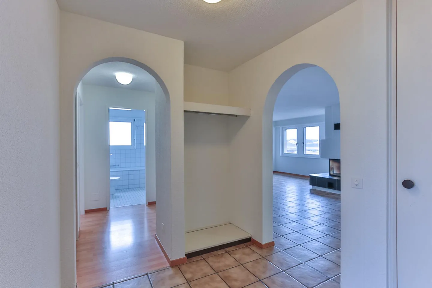 Central, spacious 4½-room apartment - Photo 3 of 10