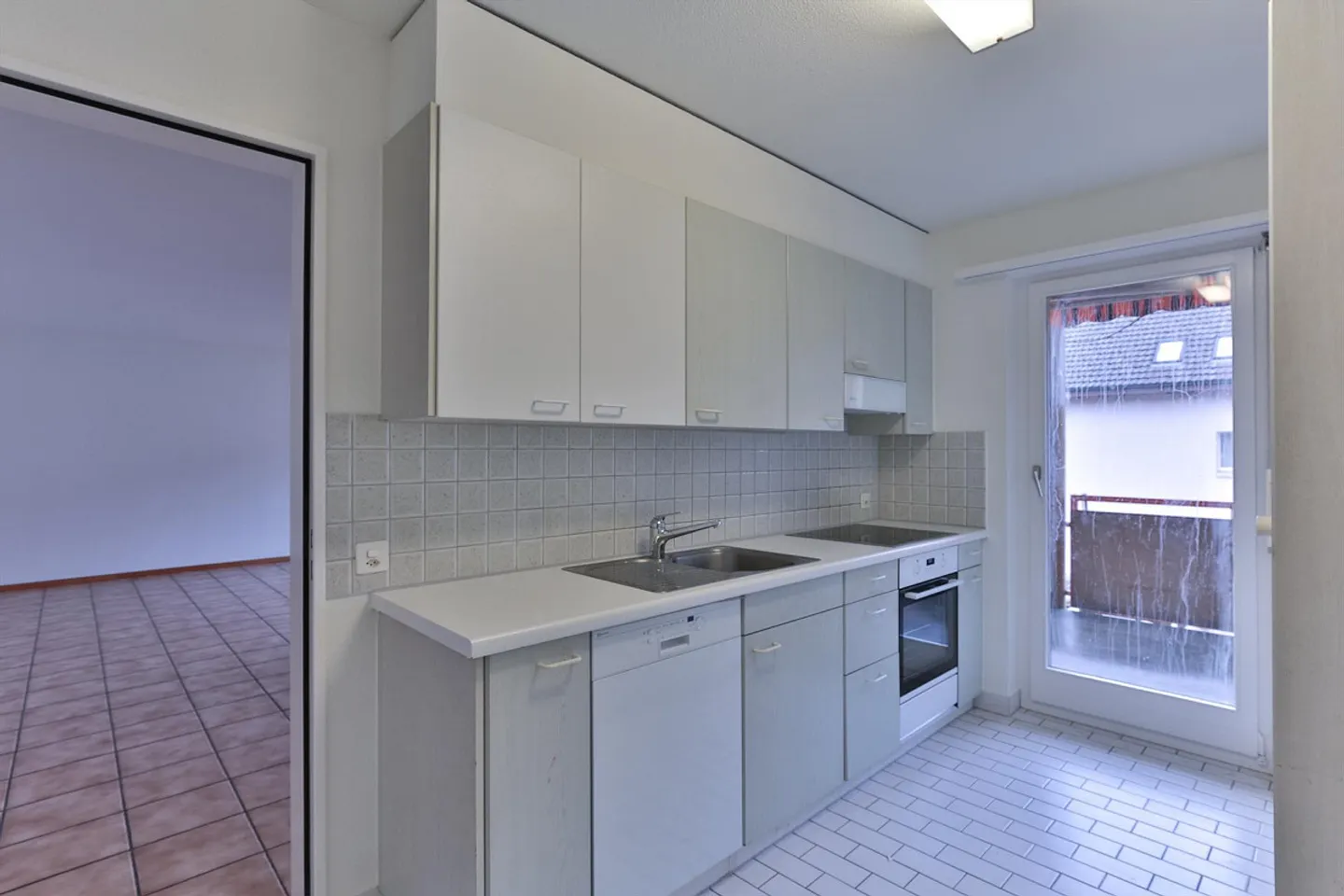 Central, spacious 4½-room apartment - Photo 4 of 10