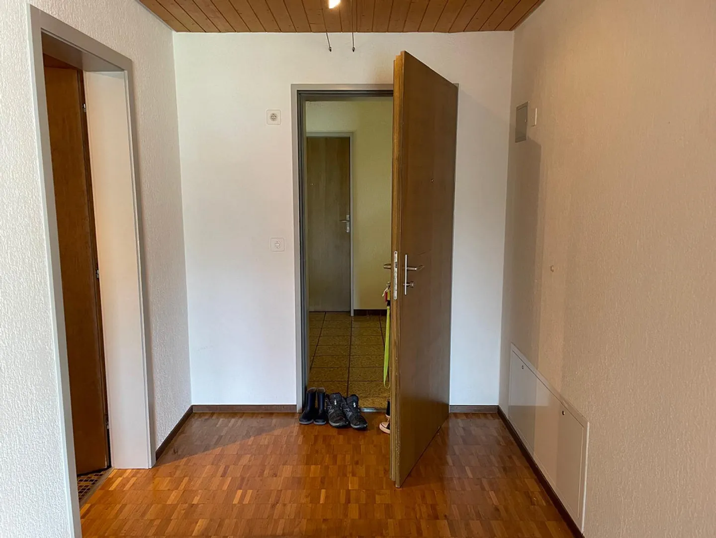 Cozy 3.5 Room Apartment with Balcony - Photo 4 of 11