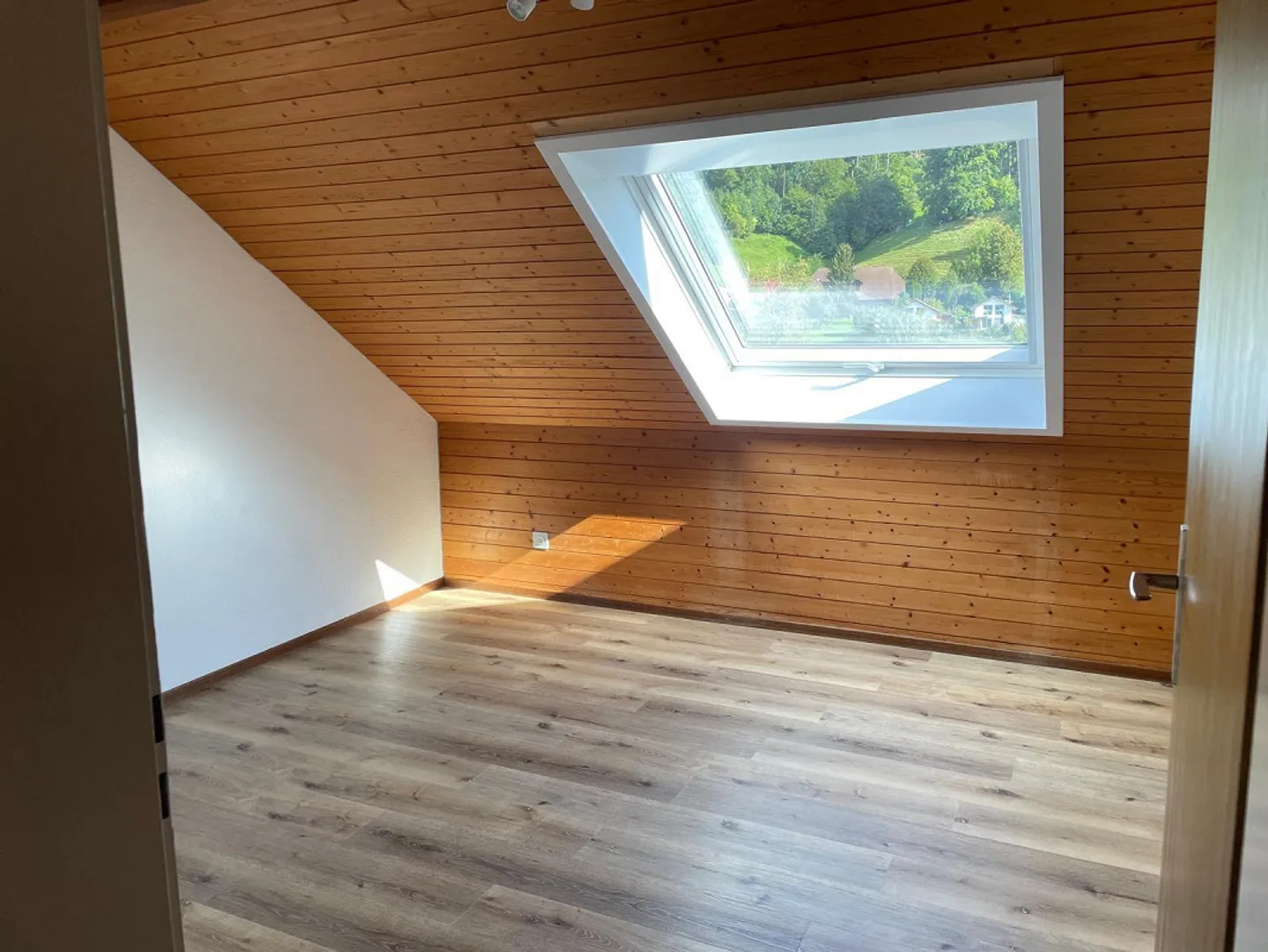 Cozy 3.5 Room Apartment with Balcony - Photo 5 of 11