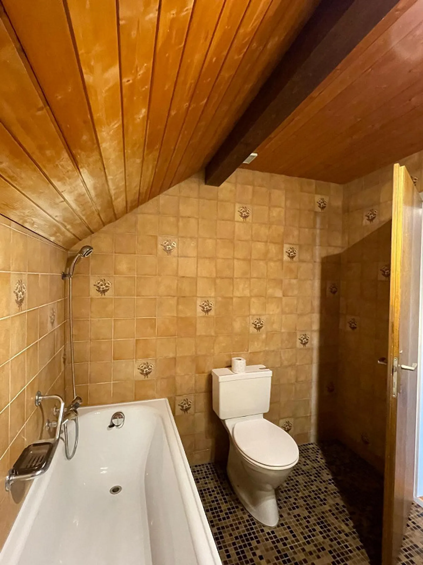 Cozy 3.5 Room Apartment with Balcony - Photo 9 of 11