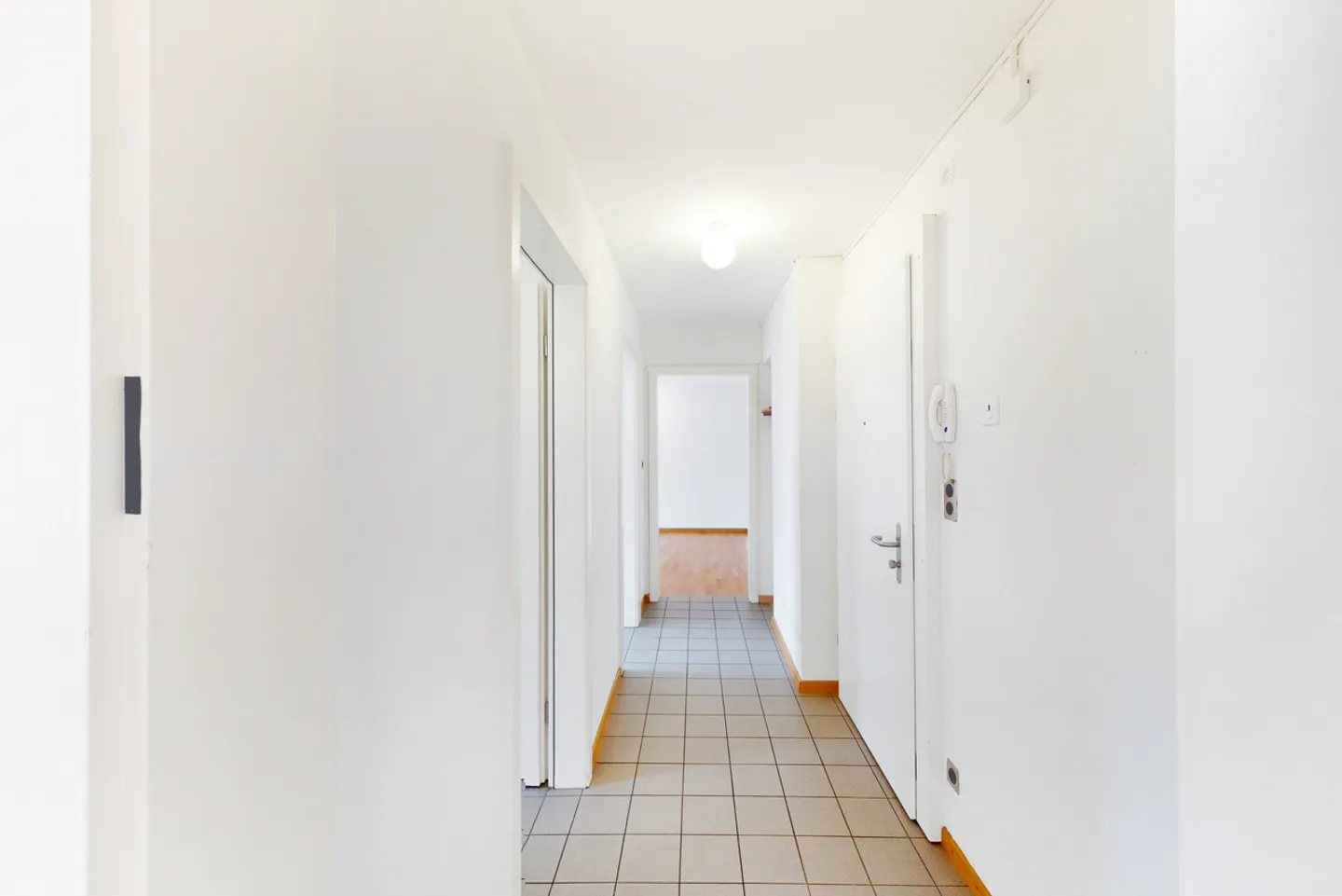 Charming 2-Room Apartment - Photo 2 of 11