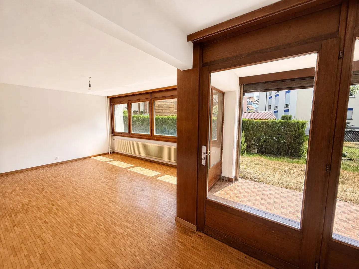Spacious Apartment with Garden - Photo 3 of 30