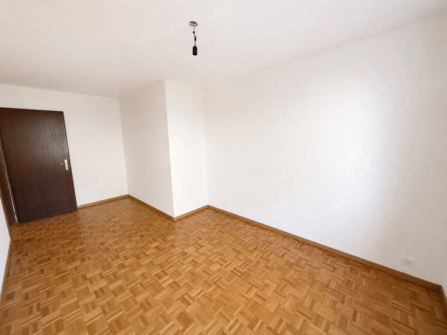 Spacious Apartment with Garden - Photo 12 of 30