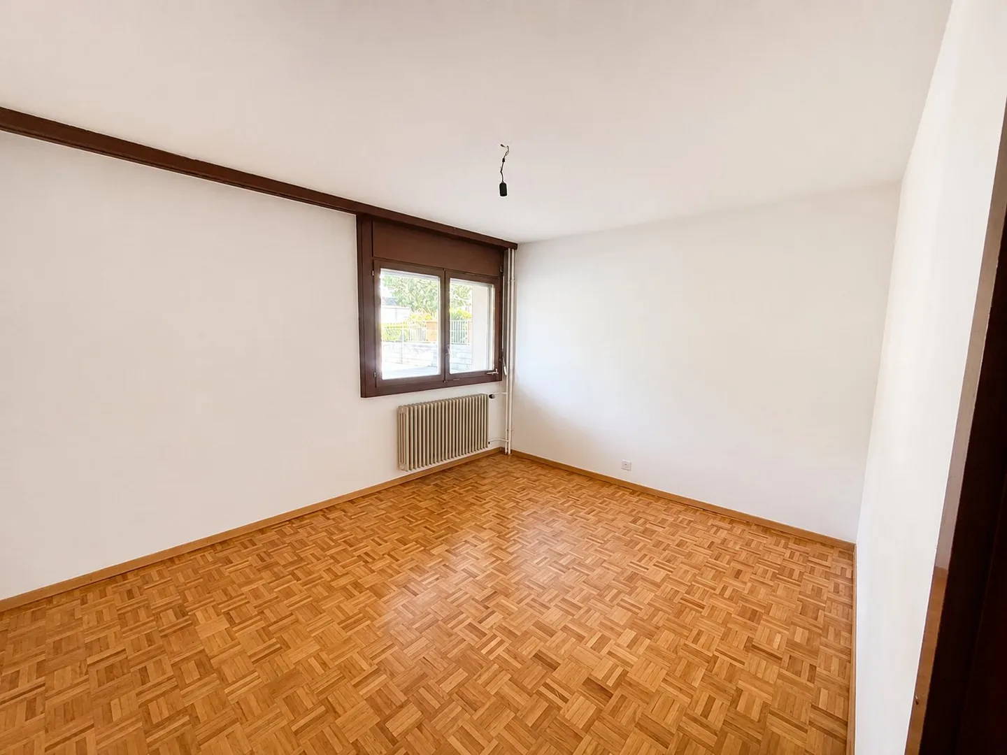Spacious Apartment with Garden - Photo 7 of 30