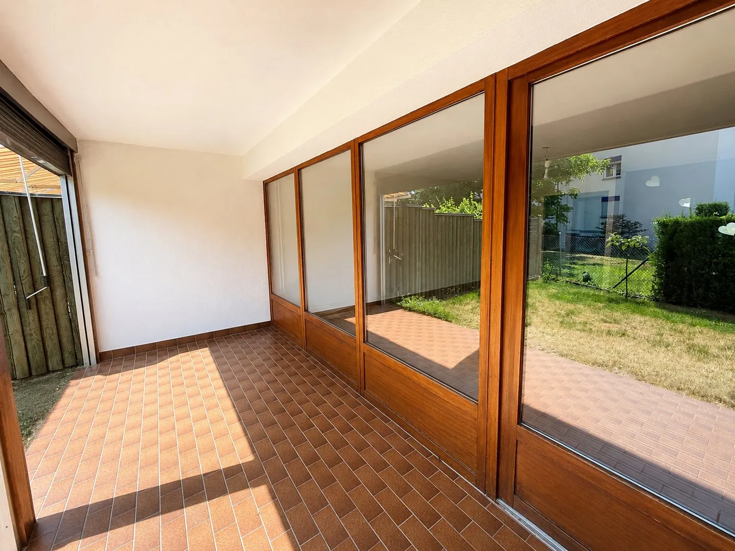 Spacious Apartment with Garden - Photo 15 of 30