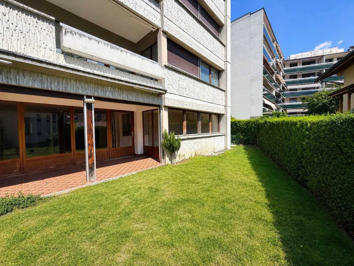 Spacious Apartment with Garden - Photo 16 of 30